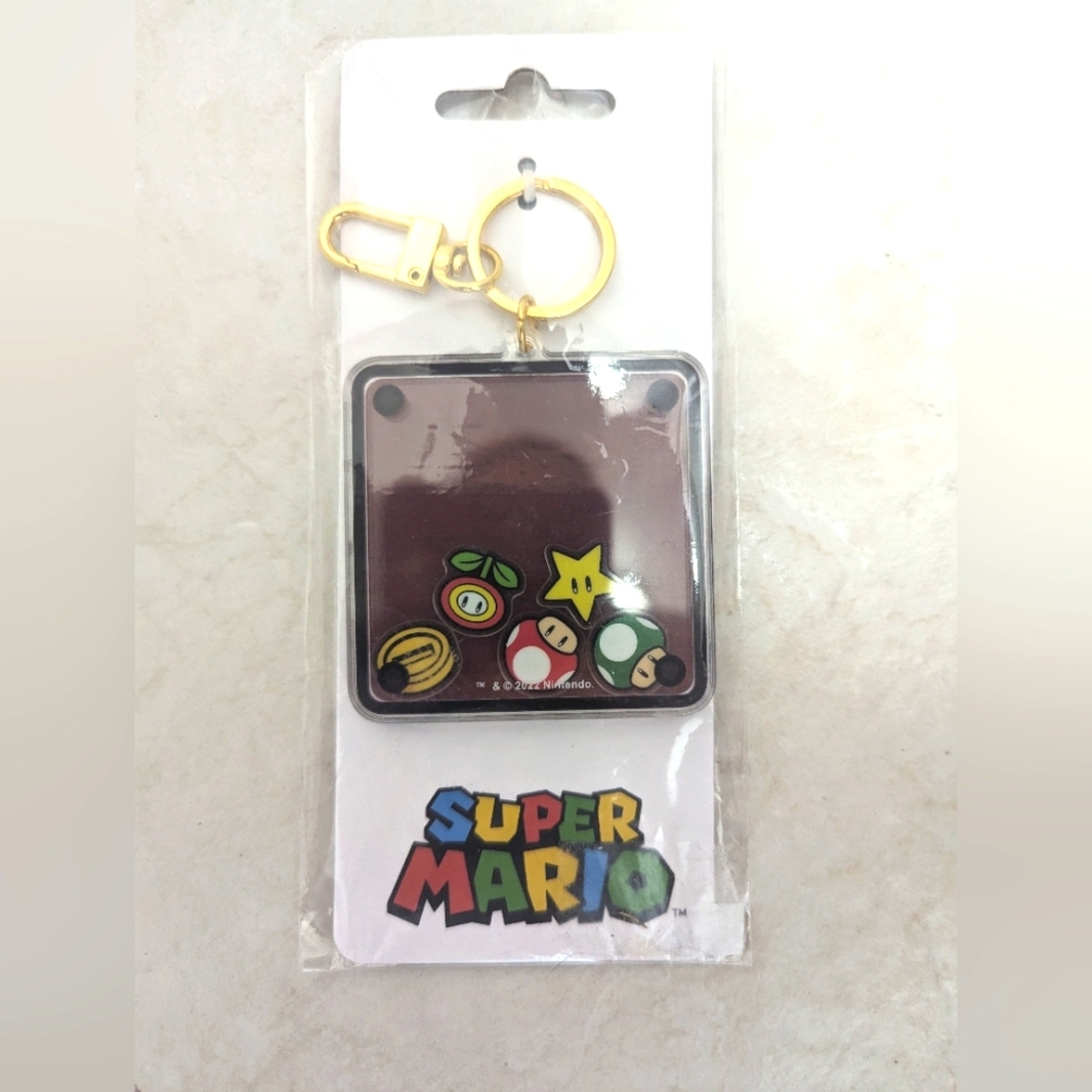 Bioworld Super Mario Shaker Charm Keychain